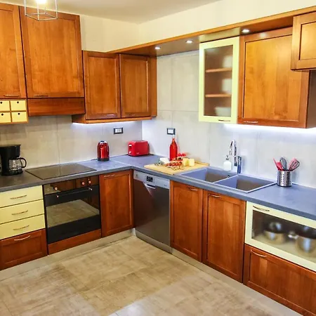 Tina I アパート *